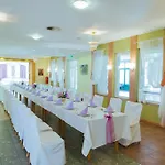Pod Sosnami Hotel Osieck