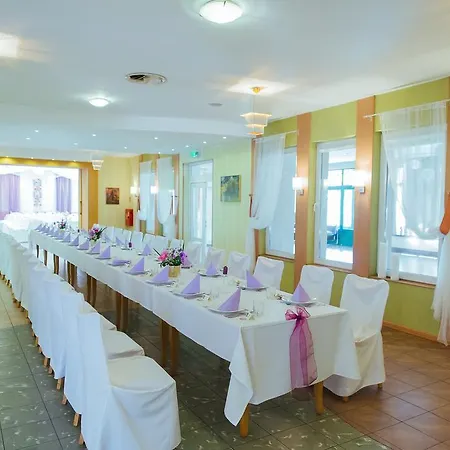 Pod Sosnami Szálloda Osieck