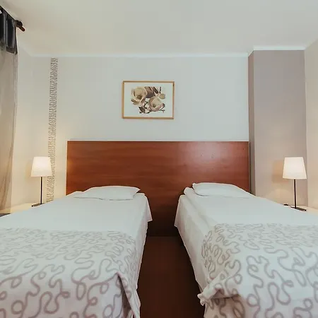 Pod Sosnami Szálloda Osieck