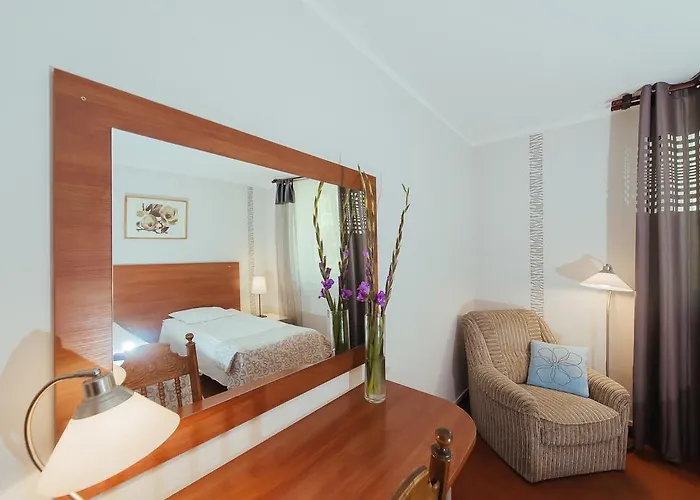 Hotel Pod Sosnami 2*